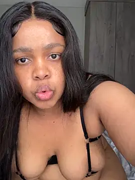 Snapshot of XXXquisiteVixen chatting on 12.21.25 XXXquisiteVixen online show from 12.21.25