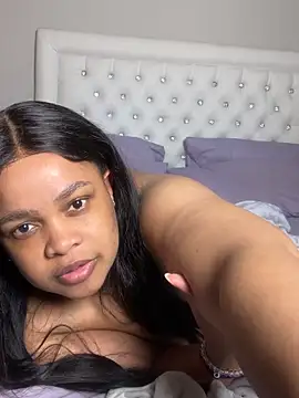 Snapshot of XXXquisiteVixen chatting on 12.22.25 XXXquisiteVixen online show from 12.22.25