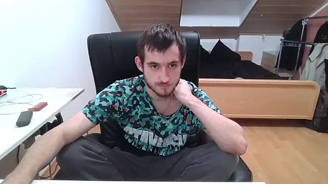 Snapshot of Bez3ybik chatting on 10.30.25 Bez3ybik online show from 10.30.25