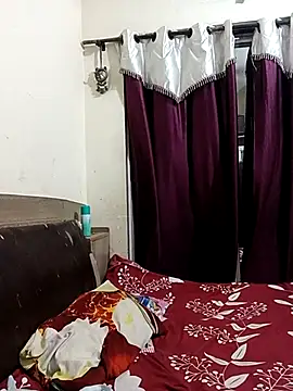 Snapshot of MEERAcle chatting on 04.07.26 MEERAcle online show from 04.07.26