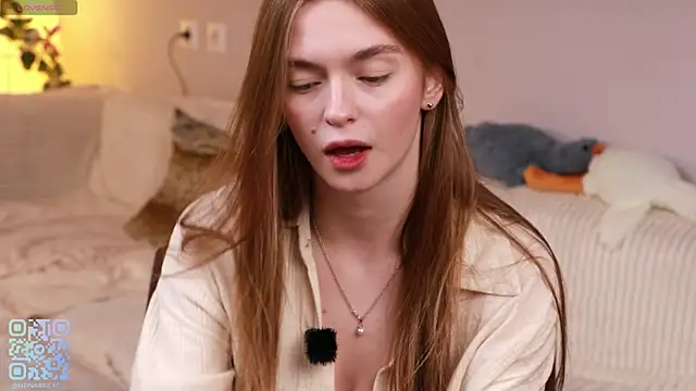 Snapshot of MarianFares chatting on 10.03.25 MarianFares online show from 10.03.25