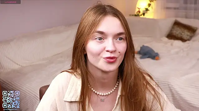 Snapshot of MarianFares chatting on 10.10.25 MarianFares online show from 10.10.25
