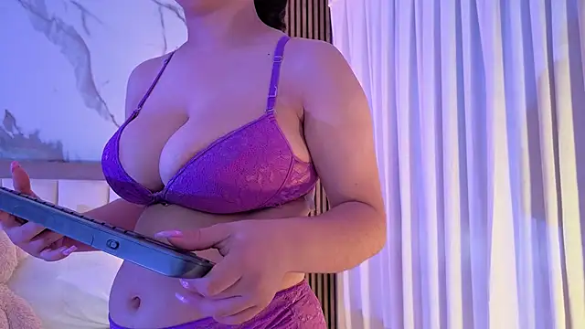 LunaRosse  online show from 10.19.25