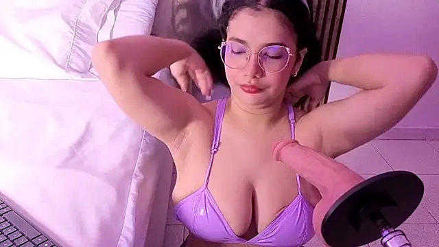 LunaRosse  online show from 12.18.25