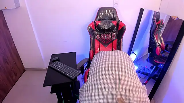 Snapshot of juanmechanic_ chatting on 11.06.25 juanmechanic online show from 11.06.25