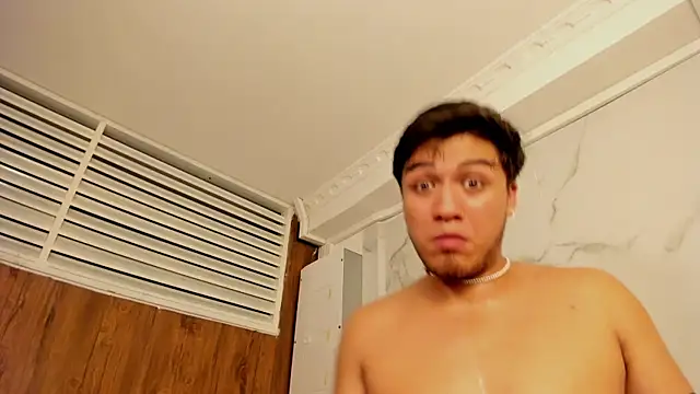 Snapshot of juanmechanic_ chatting on 11.15.25 juanmechanic online show from 11.15.25