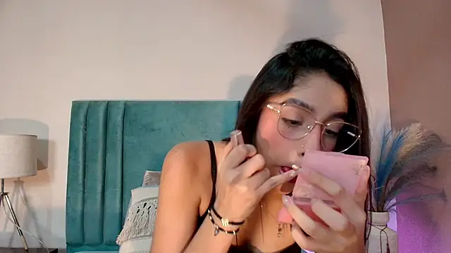 IvyJhons online show from 11.05.25