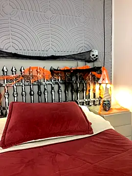 Snapshot of eviegothel_ chatting on 10.29.25 eviegothel online show from 10.29.25