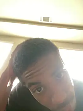 Snapshot of huhgtr chatting on 11.15.25 huhgtr online show from 11.15.25