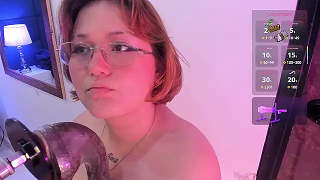 Snapshot of isa_grey_ chatting on 10.03.25 isa grey online show from 10.03.25