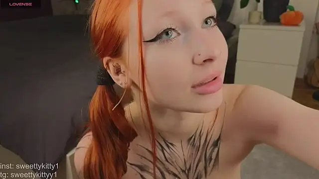 Snapshot of sweettykitty chatting on 05.11.26 sweettykitty online show from 05.11.26