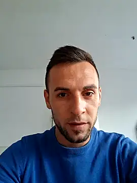 Snapshot of Necunoscutul001 chatting on 09.09.25 Necunoscutul001 online show from 09.09.25