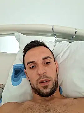 Snapshot of Necunoscutul001 chatting on 09.12.25 Necunoscutul001 online show from 09.12.25