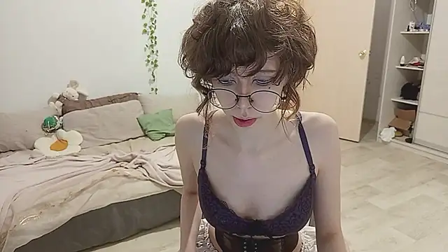 Snapshot of Shushencci chatting on 10.17.25 Shushencci online show from 10.17.25