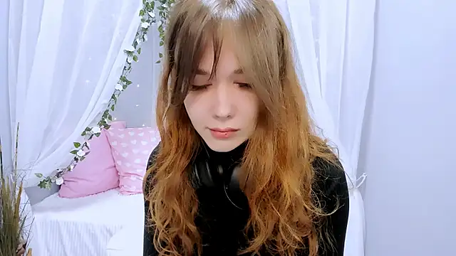 Snapshot of Anabel_Montereau chatting on 12.19.25 Anabel Montereau online show from 12.19.25