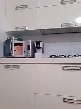 singolo discreto online show from 02.22.26