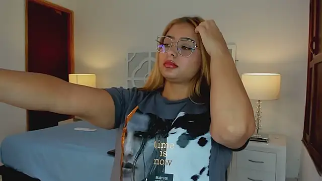 MikaelaStone online show from 11.10.25