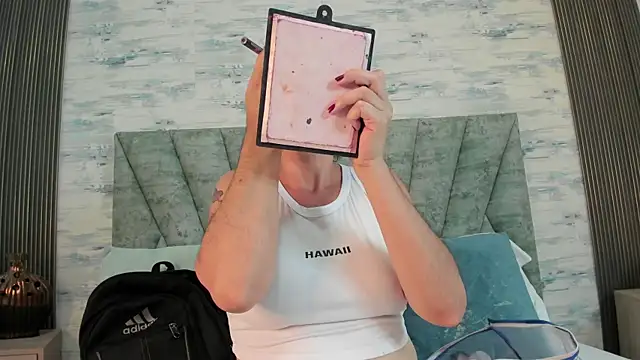 Snapshot of ShanelEvans chatting on 10.23.25 ShanelEvans online show from 10.23.25