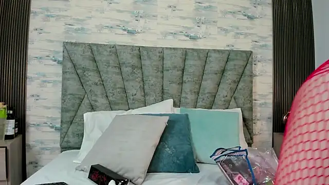 Snapshot of ShanelEvans chatting on 12.01.25 ShanelEvans online show from 12.01.25