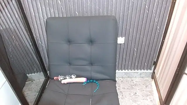 Snapshot of Thalia_220 chatting on 12.19.25 Thalia 220 online show from 12.19.25