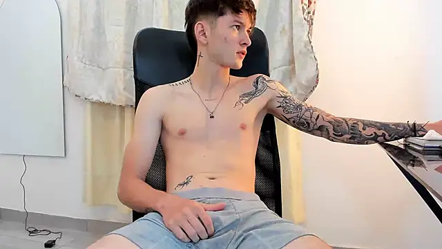 Snapshot of jake_kylee chatting on 11.11.25 jake kylee online show from 11.11.25