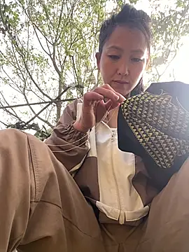 Huong-Ly online show from 02.05.26