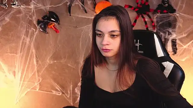 Leila Hefner online show from 10.29.25