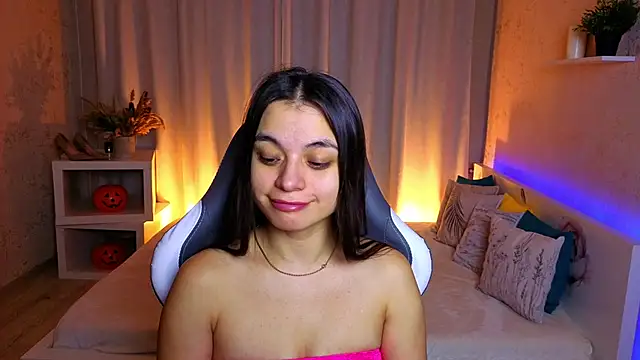 Leila Hefner online show from 11.28.25