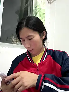 Snapshot of crhong666 chatting on 10.27.25 crhong666 online show from 10.27.25