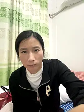 Snapshot of crhong666 chatting on 11.10.25 crhong666 online show from 11.10.25