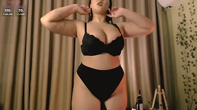 Snapshot of HoneyBroownie chatting on 12.01.25 HoneyBroownie online show from 12.01.25