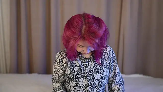 Stella Vanila online show from 10.21.25