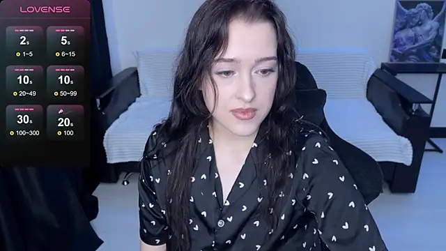 Snapshot of Sunshine_J chatting on 11.18.25 Sunshine J online show from 11.18.25