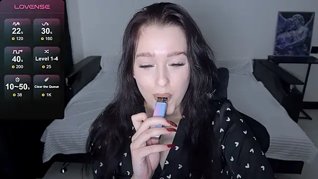 Snapshot of Sunshine_J chatting on 11.20.25 Sunshine J online show from 11.20.25