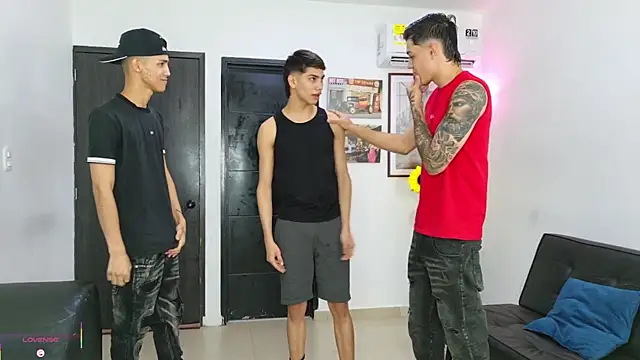 Snapshot of Playhardsex_ chatting on 05.05.26 Playhardsex online show from 05.05.26