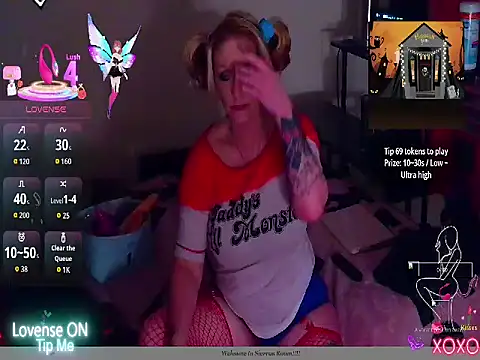 Snapshot of Sierra_Sparks chatting on 10.18.25 Sierra Sparks online show from 10.18.25