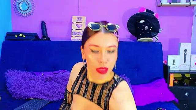 Snapshot of CristalRose chatting on 04.28.26 CristalRose online show from 04.28.26