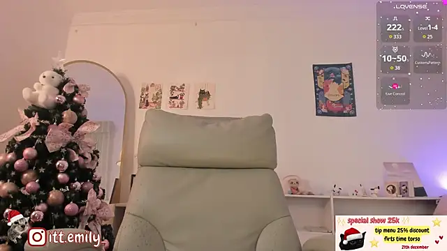 Snapshot of emily_uwu0 chatting on 12.21.25 emily uwu0 online show from 12.21.25