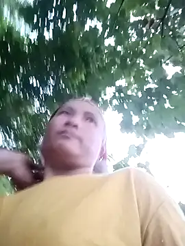 Love-Mama33 online show from 10.20.25