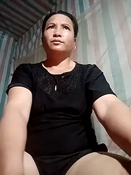 Love-Mama33 online show from 10.31.25