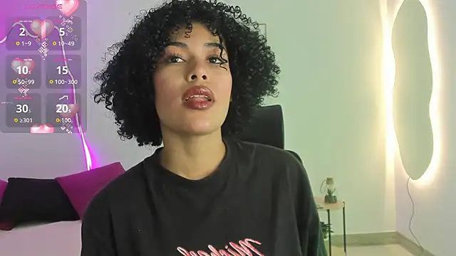 Snapshot of delaylacruz chatting on 10.14.25 delaylacruz online show from 10.14.25