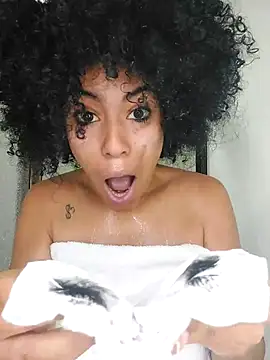 Snapshot of delaylacruz chatting on 10.27.25 delaylacruz online show from 10.27.25