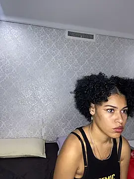 Snapshot of delaylacruz chatting on 11.26.25 delaylacruz online show from 11.26.25