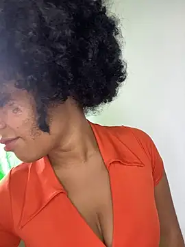 Snapshot of delaylacruz chatting on 11.29.25 delaylacruz online show from 11.29.25