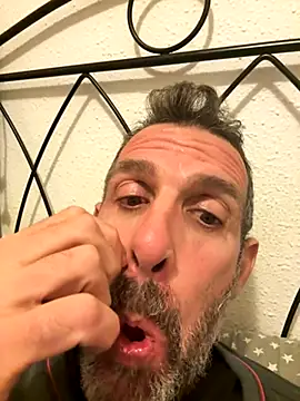 Snapshot of gigolobcn chatting on 12.04.25 gigolobcn online show from 12.04.25