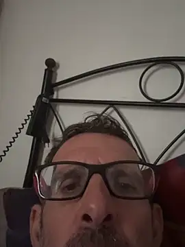 Snapshot of gigolobcn chatting on 12.14.25 gigolobcn online show from 12.14.25