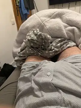 Snapshot of gigolobcn chatting on 12.21.25 gigolobcn online show from 12.21.25