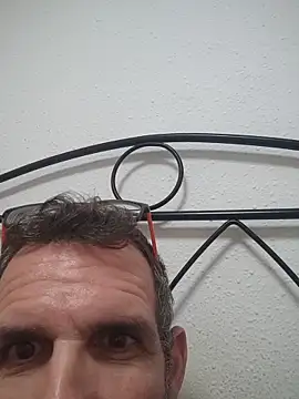 Snapshot of gigolobcn chatting on 12.21.25 gigolobcn online show from 12.21.25