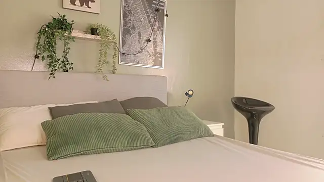 Snapshot of Nickifox__ chatting on 10.21.25 Nickifox online show from 10.21.25