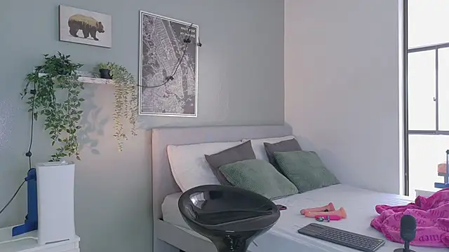 Snapshot of Nickifox__ chatting on 11.14.25 Nickifox online show from 11.14.25